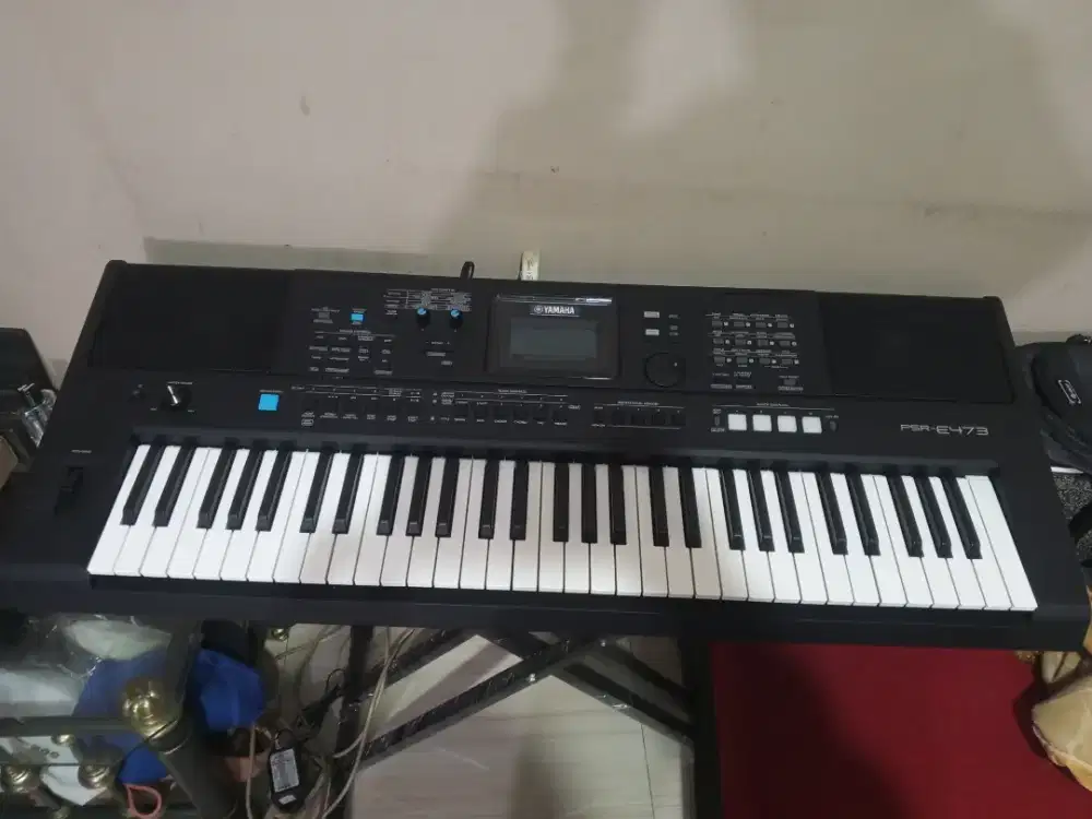 sale yamaha psr E473..like new...