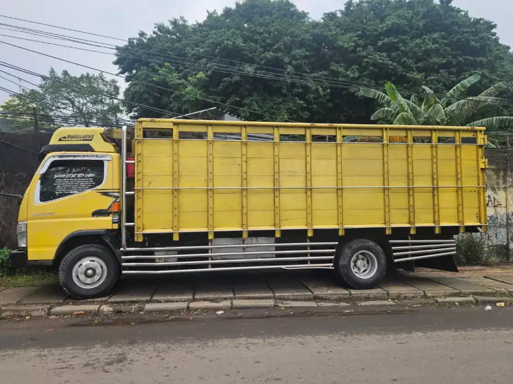 Mitsubishi Colt Diesel Canter bagus siap kerja keluar kota