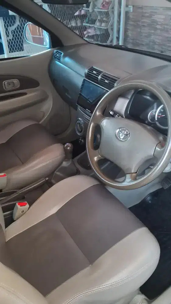 AVANZA 2011 E Low KM