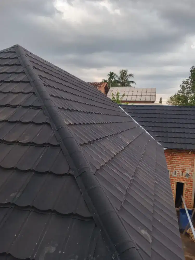 Genteng metal pasir baja ringan terpasang