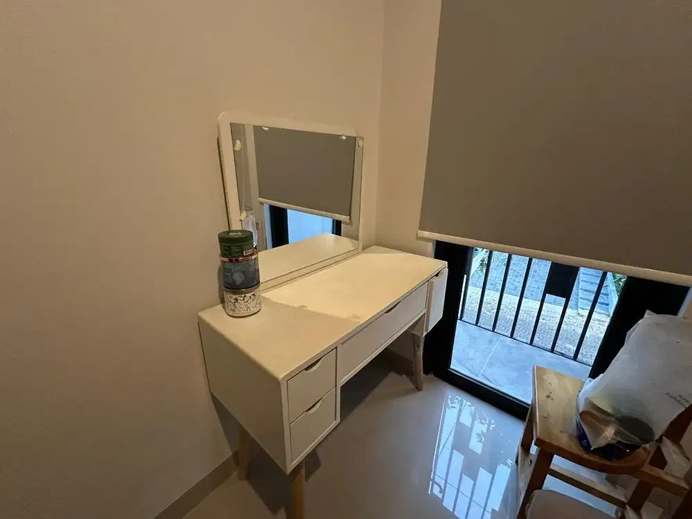 Meja rias offo living