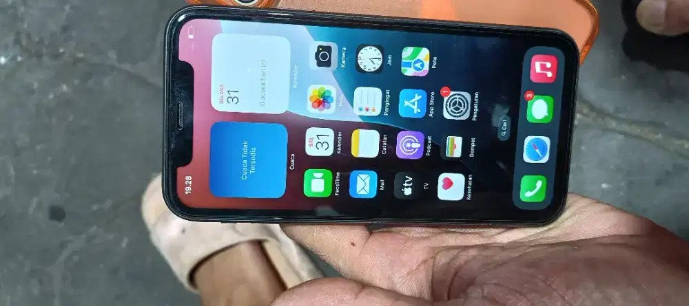 Iphone 11.  64 gb ibox