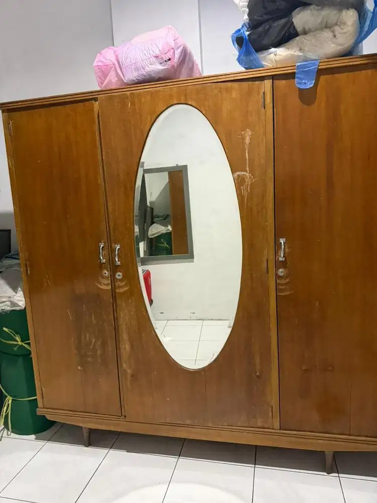 Lemari Baju Kayu Kaca