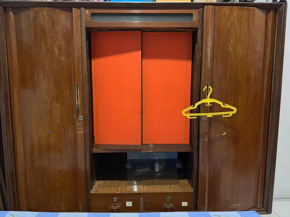 Lemari Baju Kayu