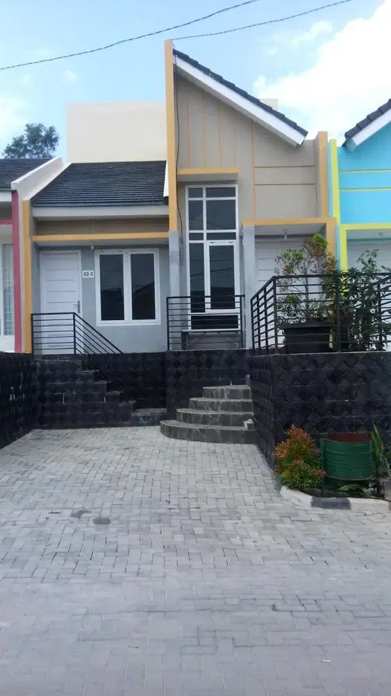 Rumah Cantik Kokoh Di Lingkungan Tenang