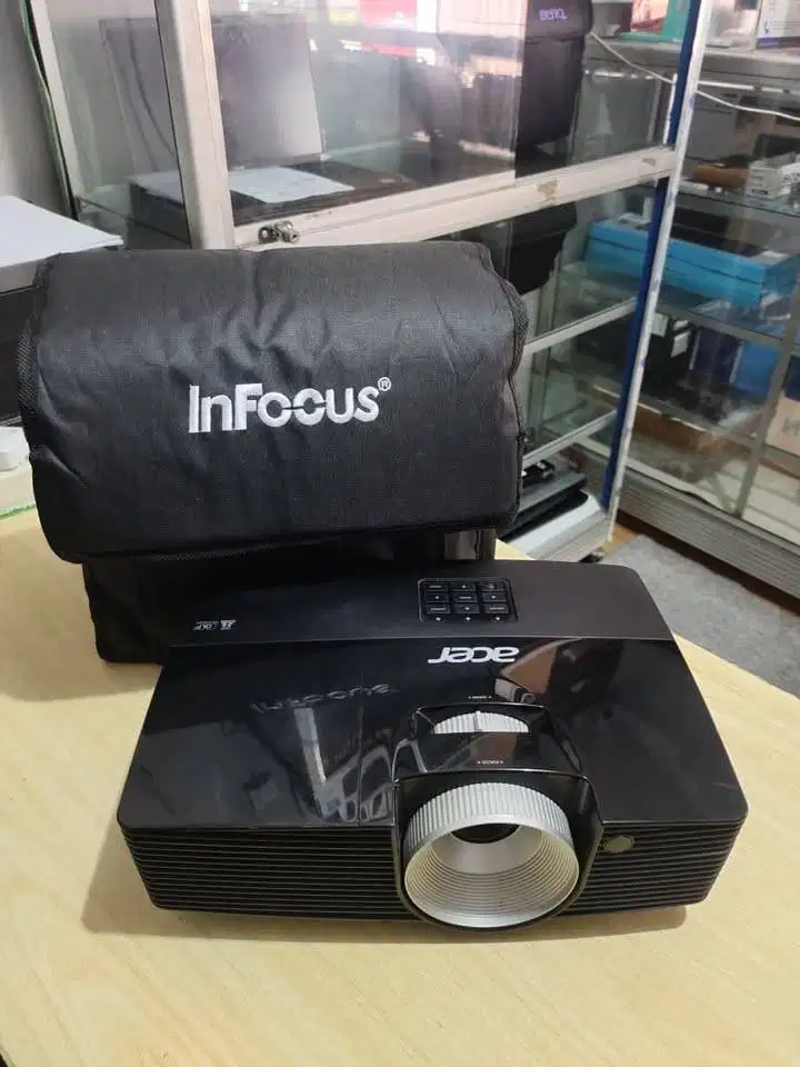 Proyektor ACER DNX 1528 3.600 - 4.000 Lumens