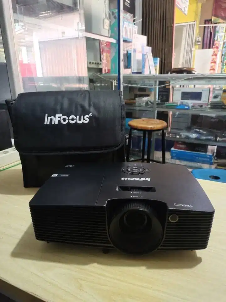 Proyektor Infocus IN114xv 3800 ANSI HDMI VGA