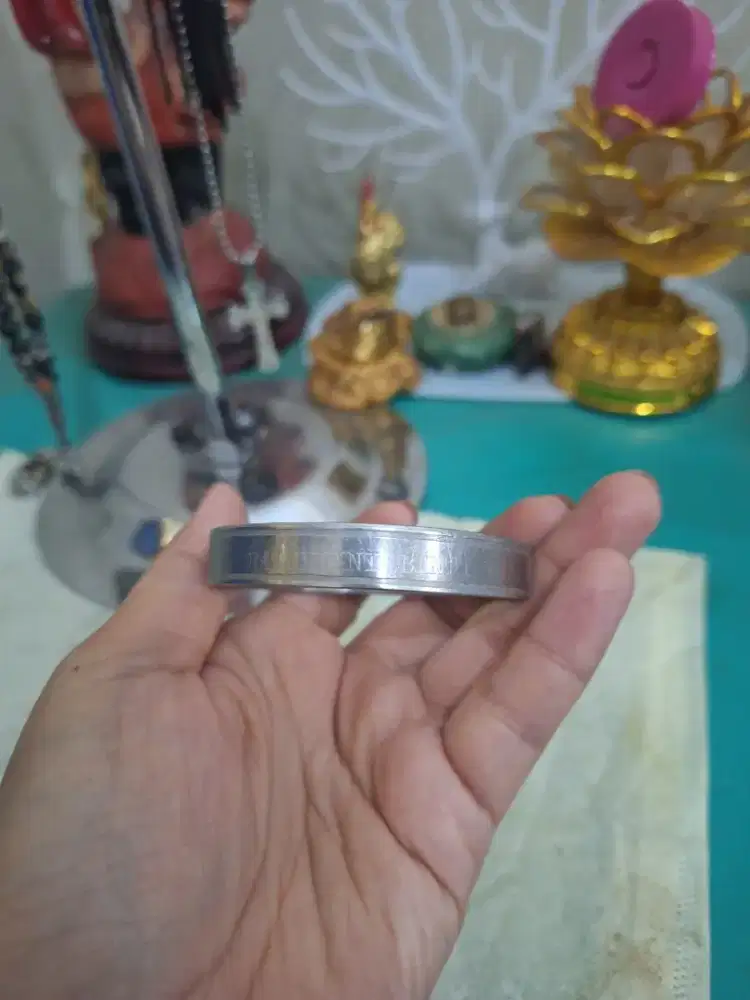 Gelang haji dan umroh 
Gelang berbahan logam 
Limited edition 
Barang