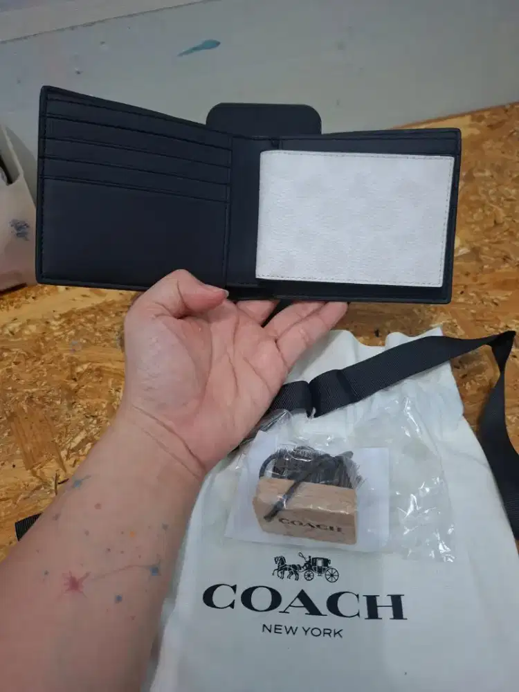 Dompet cowok coach
