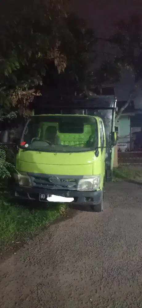 Truk hino bak kayu