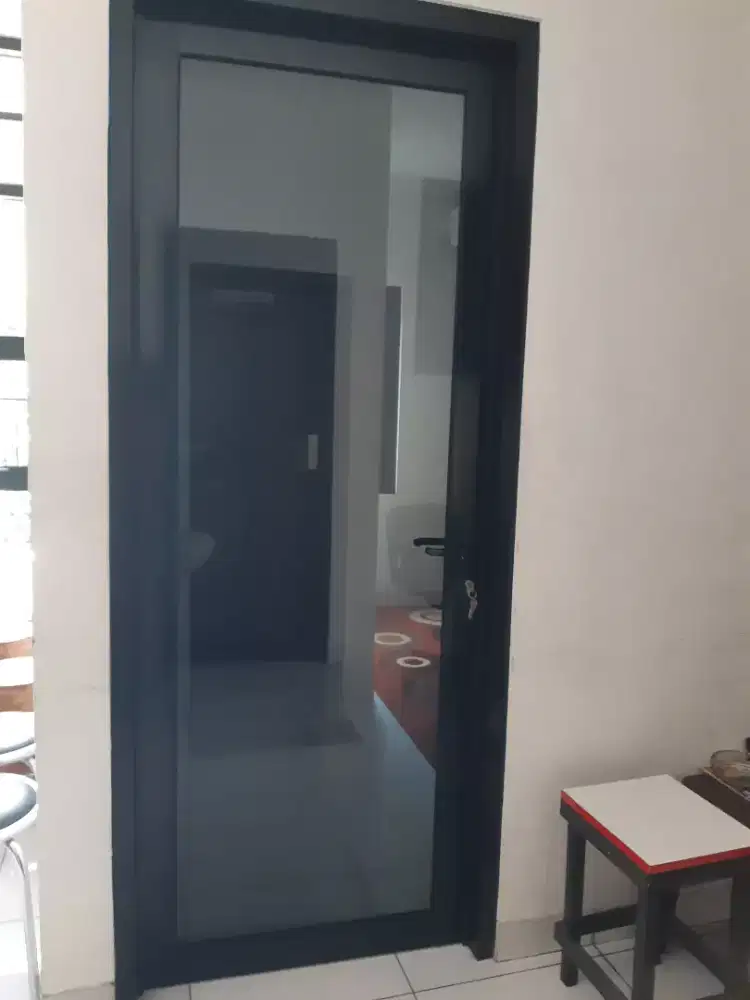 Pintu dari almunium