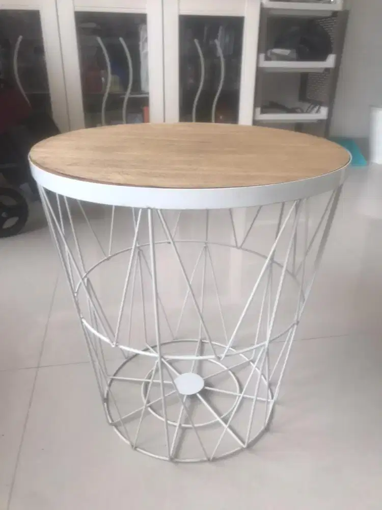 Meja bundar serbaguna