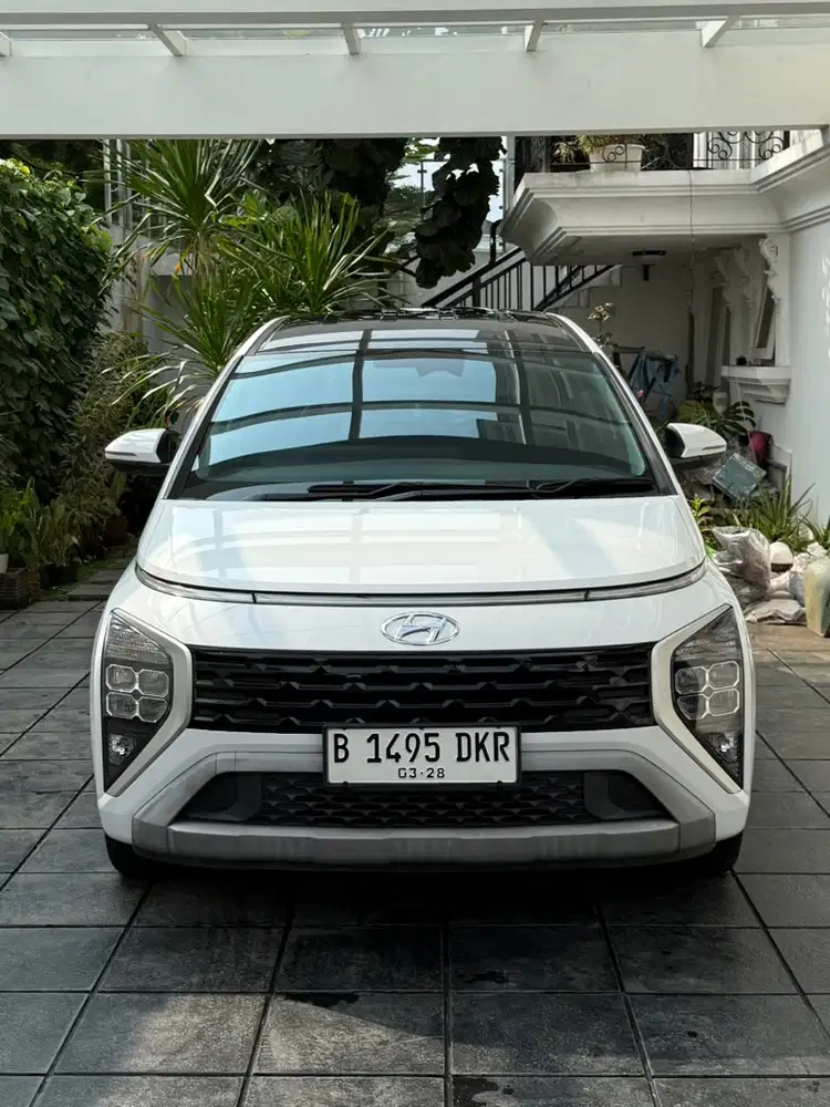 Hyundai Stargazer Prime Two Tone Captain Seat AT 2022 Putih