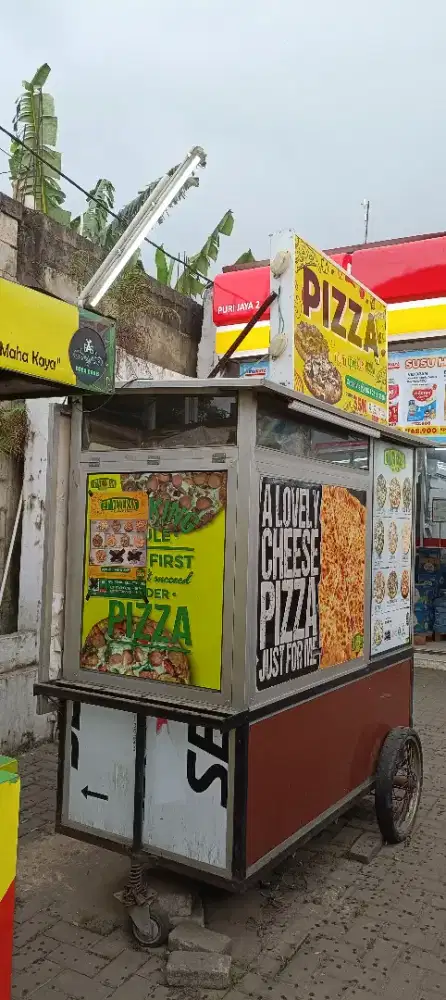 DI CARI KARYAWAN, JUALAN PIZZA GEROBAG AN..