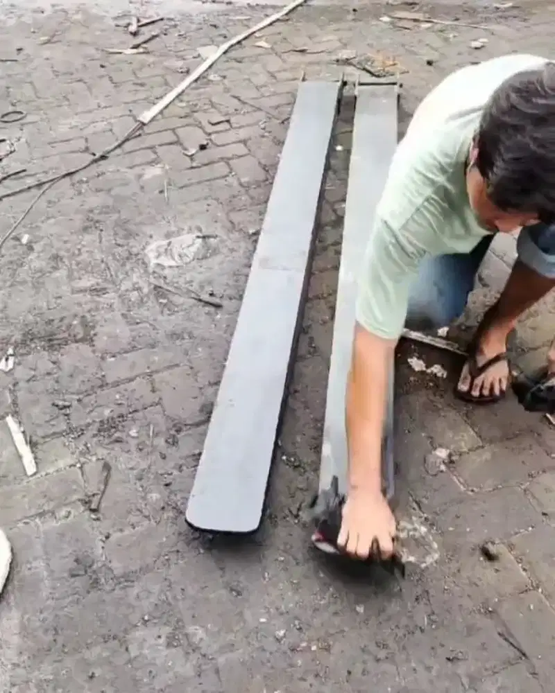 Di jual sepatu forklift original untuk ukuran 3 ton