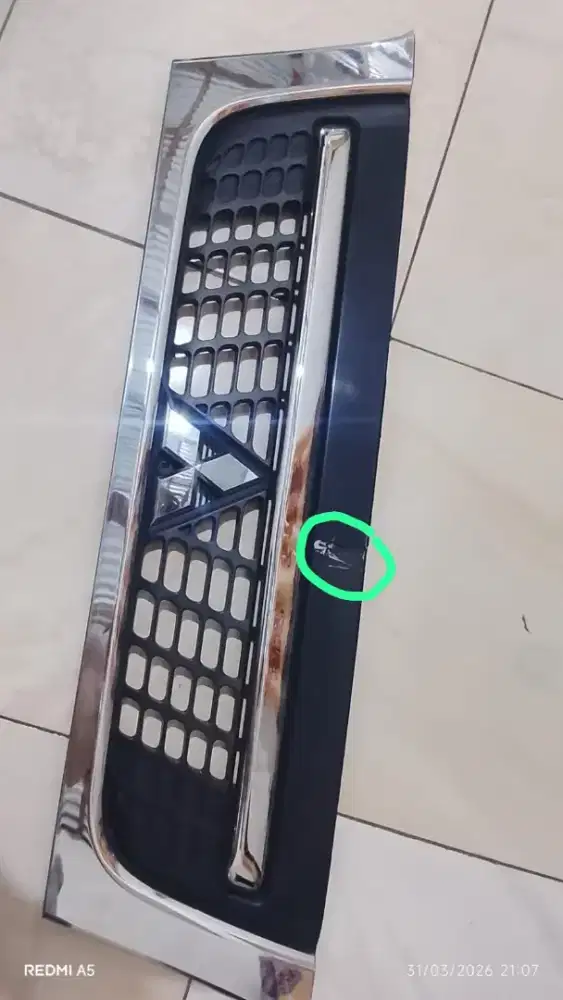 Grill depan mobil Mitsubishi Canter