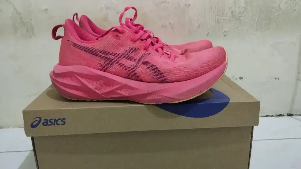 Sepatu Asics Novablast 5 Man