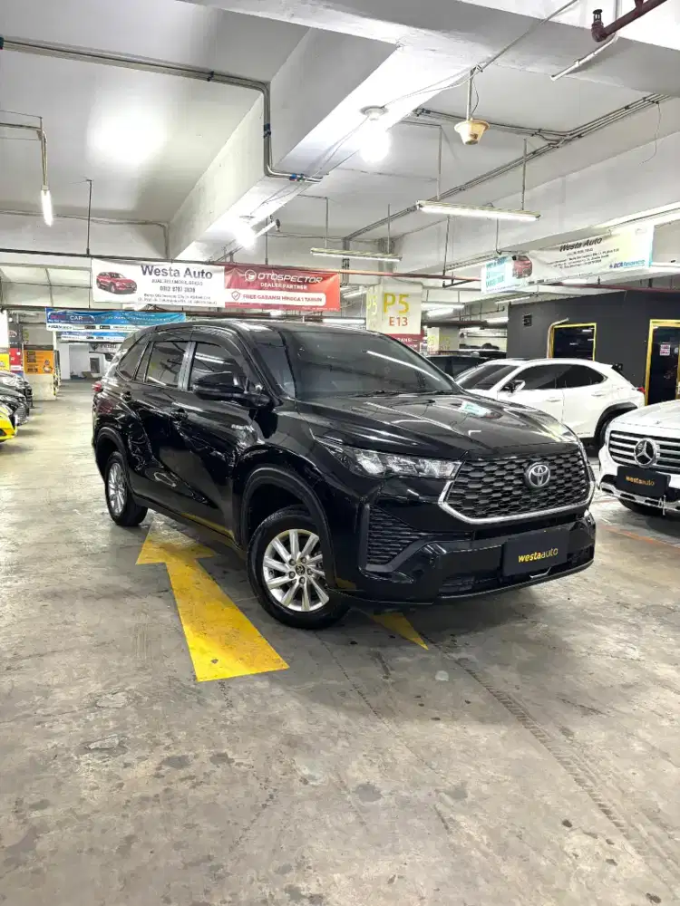 Hybrid Toyota Innova Zenix G 2.0 CVT HV 2023 Like New 2024