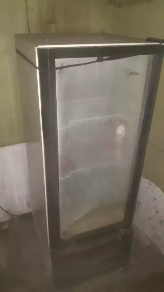 Showcase pendingin minuman