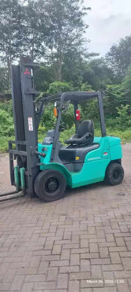 Di jual Mitsubishi Grendia 2,5 ton 4 meter 2009 siap pakai