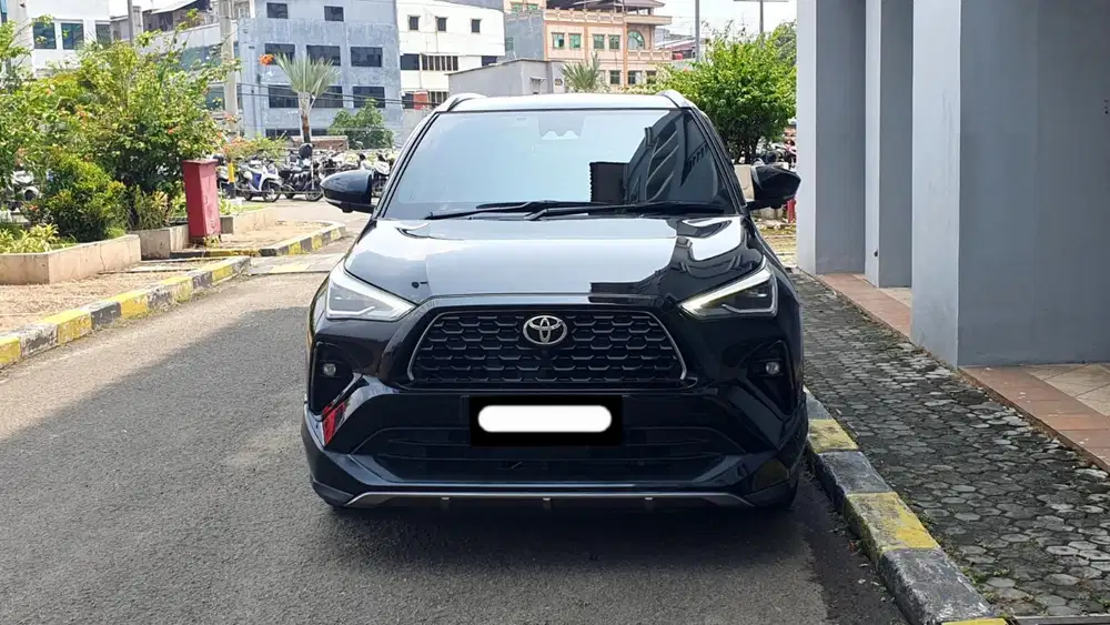 Km13rb toyota yaris cross hev gr hybrid cvt tss 2023 pakai 2024 hitam