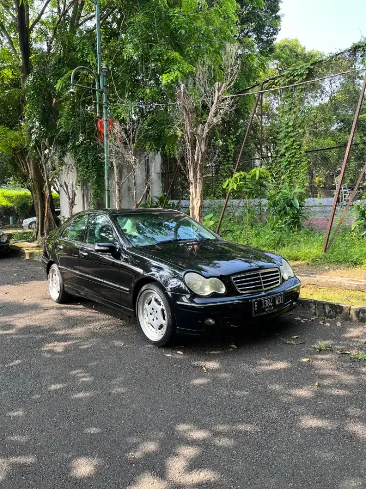 Mercedes Benz W203 C240 Elegance V6 tahun 2005
