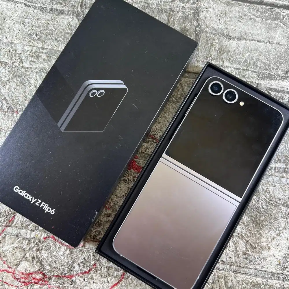 Samsung galaxy Z Flip 6 5G Ram 12/256 GB