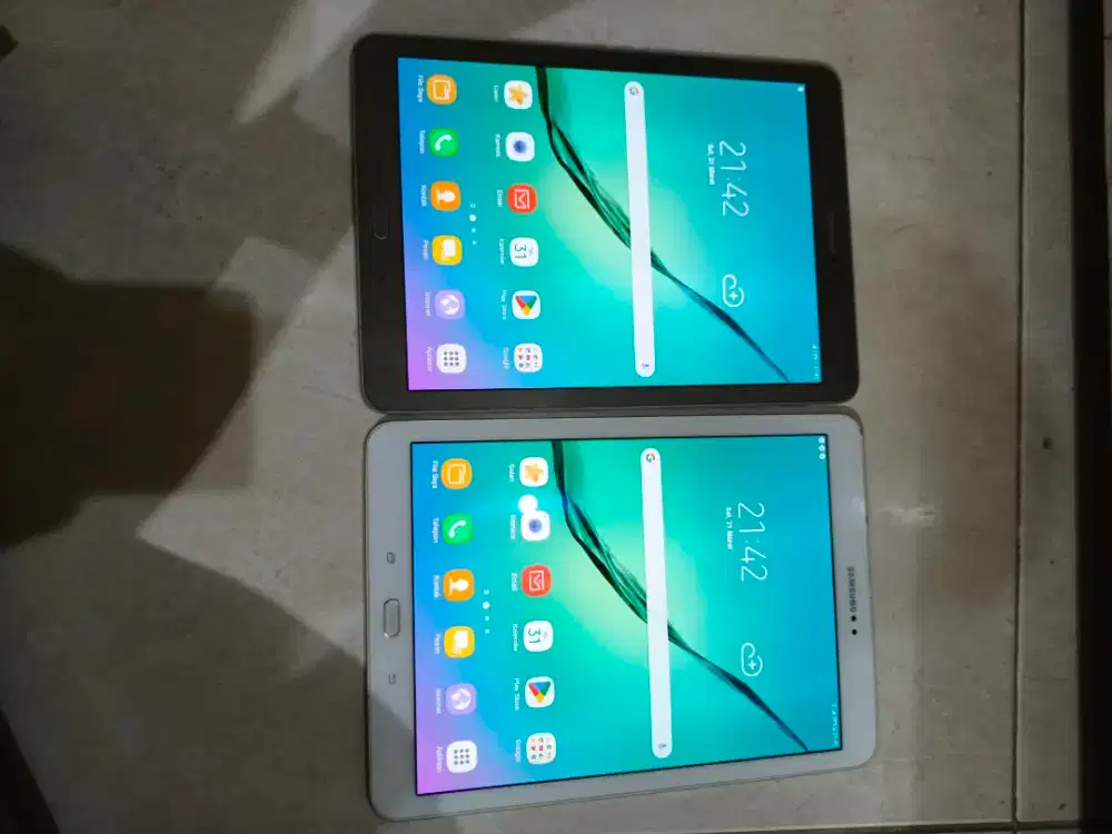 Tablet samsung S2 4G 3/32 bisa kartu sim ,nominus lcd mluss amoled