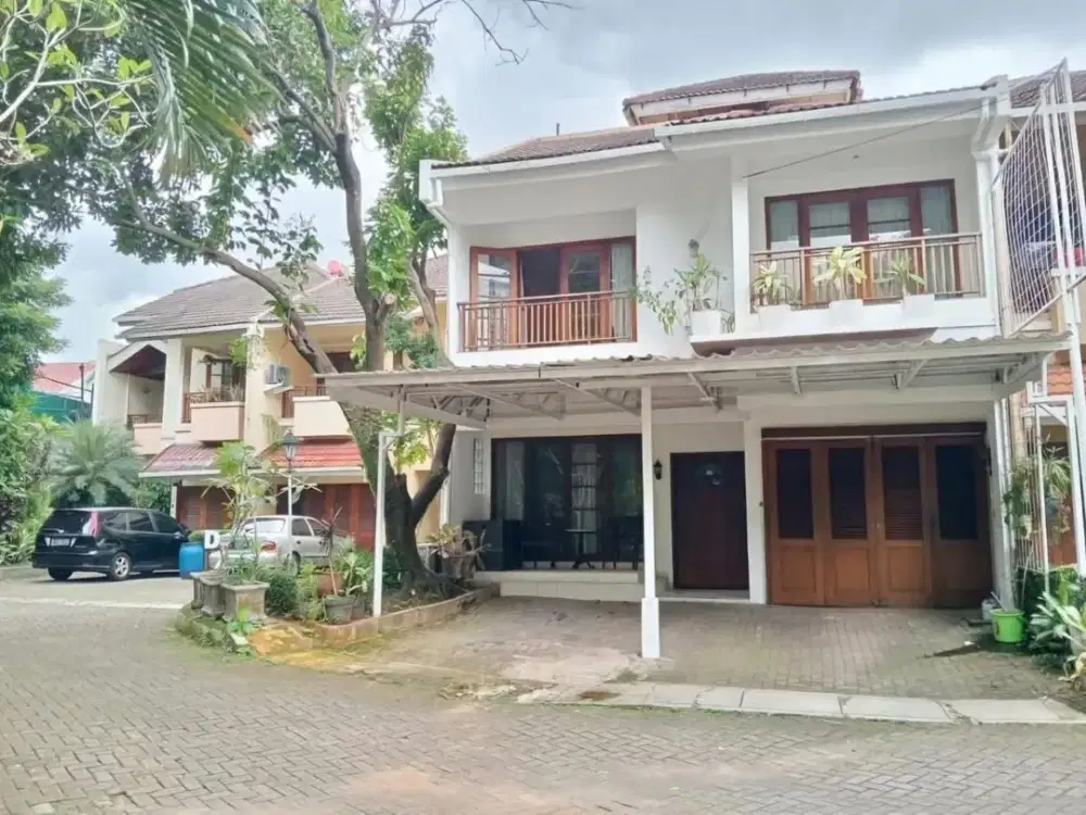 Rumah bagus Jagakarsa Jakarta Selatan 261m 3 lantai, murah