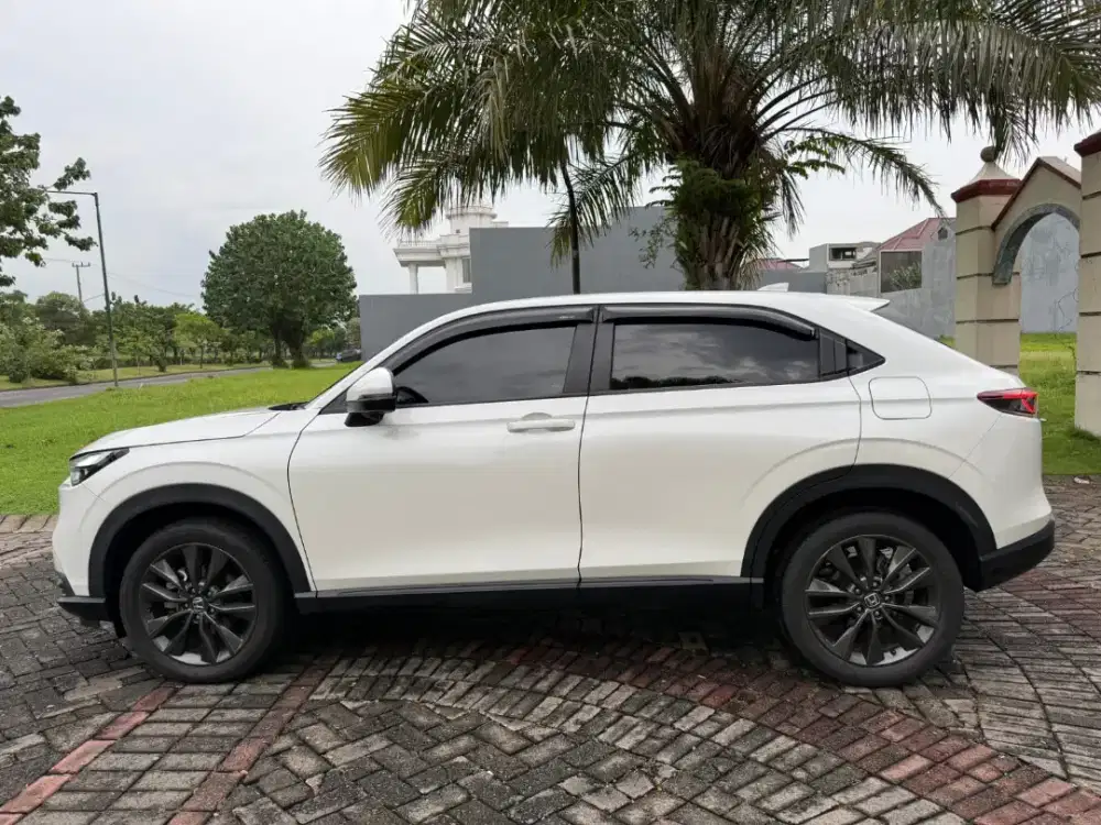 Honda HR-V SE 2022 Matic Putih Tanpa PR