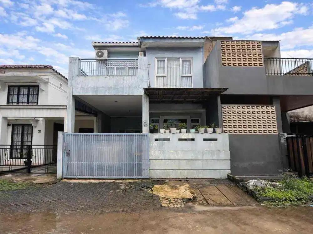 Rumah Graha Cinere hadap Taman Dekat Pintu Tol Krukut