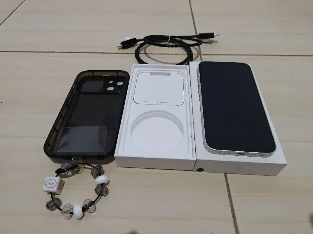 IP 13 128 IBOX LIKE NEW