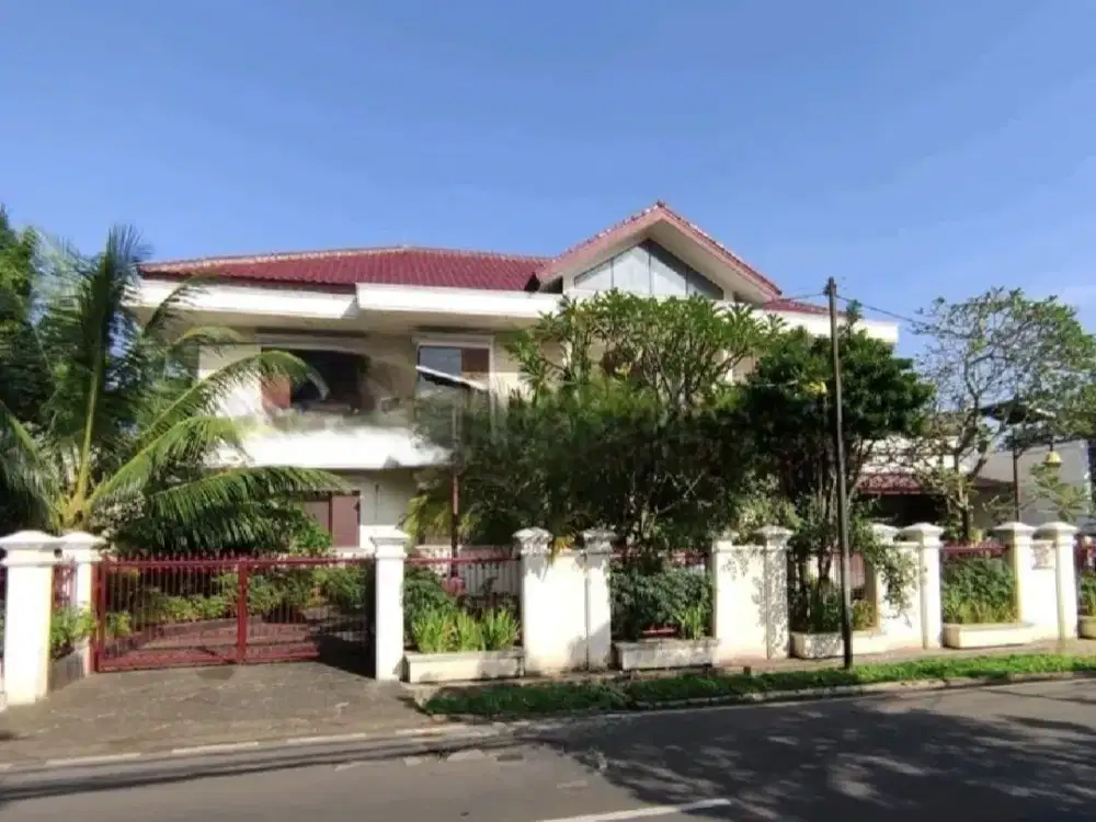 Rumah Cilandak Barat 887m 2 lantai, ada kolam renang, murah