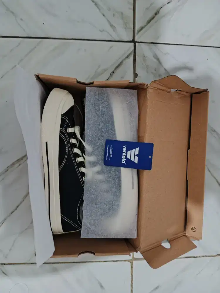 Sepatu ventela (edisi salah size)