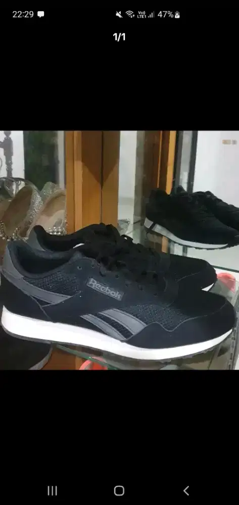 ORIGINAL Sepatu sneeker  pria SIZE 43 terbaru