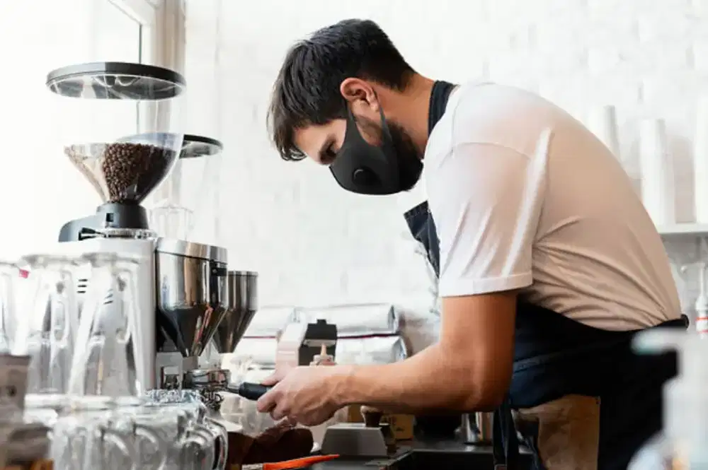 Dibutuhkan Barista Dan Waiter