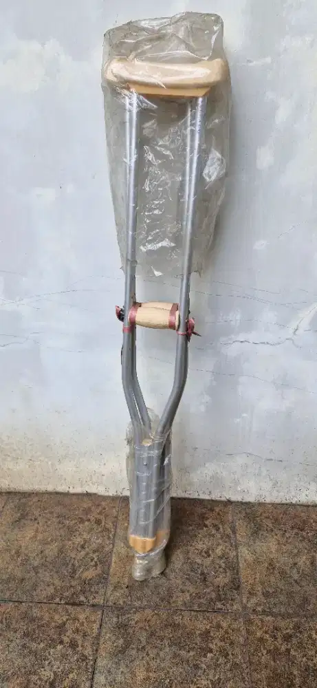 Tongkak kruk/ alat bantu jalan/ tongkat ketiak