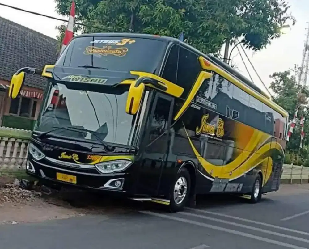 Sewa bus pariwisata