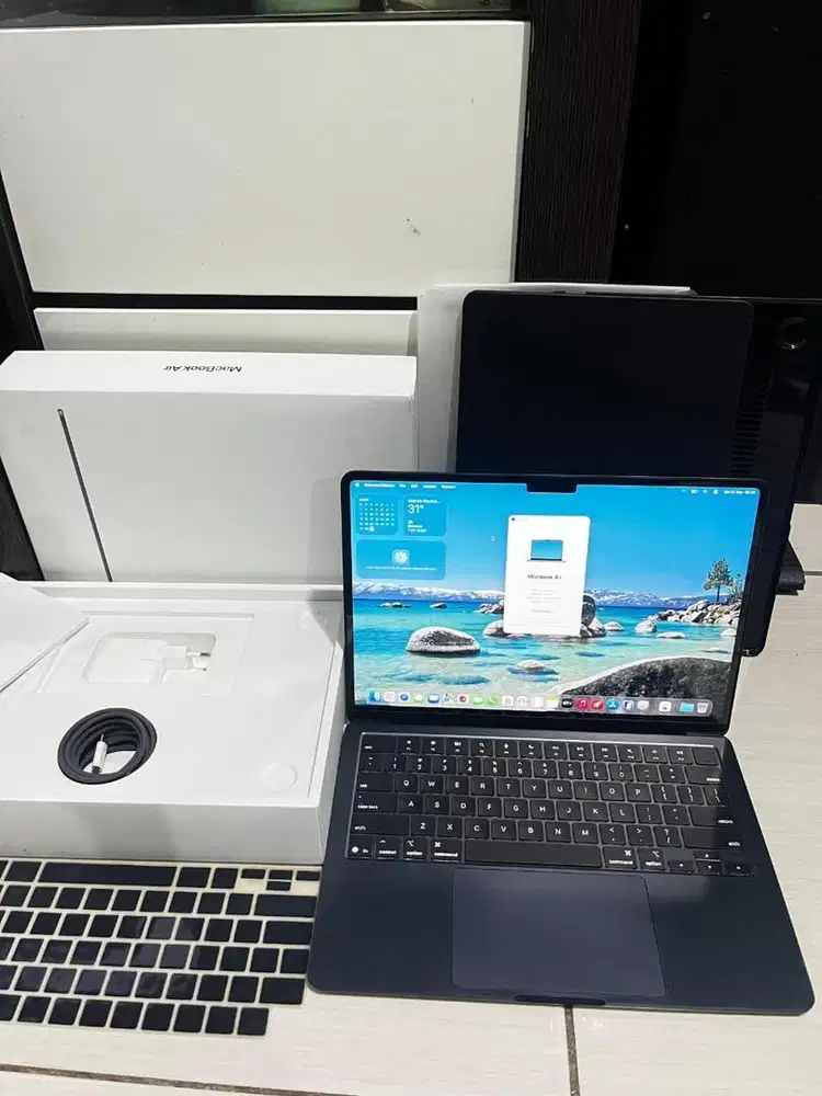 MaBook Air m4 13inch 16/256 bh 91% ibox garansi juni 2026 like new