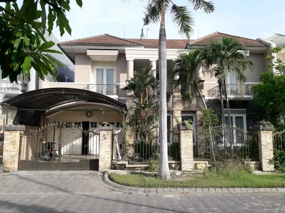 Rumah jalan utama Central Park mulyosari