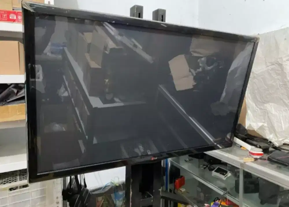 TV plasma LG 42in matot. Blom coba serpis.1set besi breketnya.