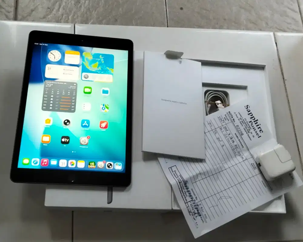 iPad Gen 8GB Wi-Fi 32GB Normal Mulus Fullset Bebas Reset