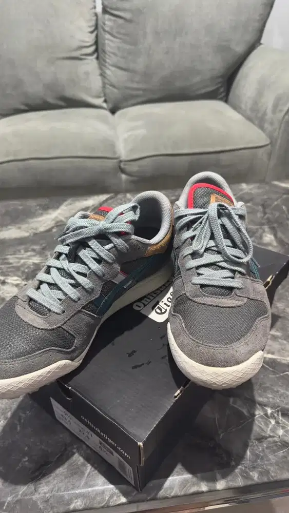 Sepatu pria onitsuka