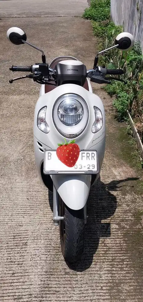 Scoopy Prestige Keyless 2024 lengkap