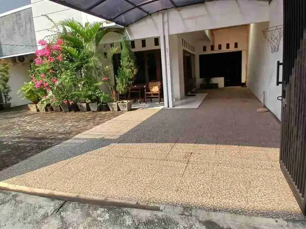 URGENT SALE! Rumah 2 Lantai LT 236 m² Cipinang Baru – Halaman Luas, Harga Kompetitif!!