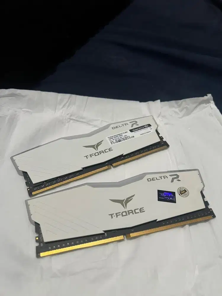 DDR4 T-FORCE WHITE