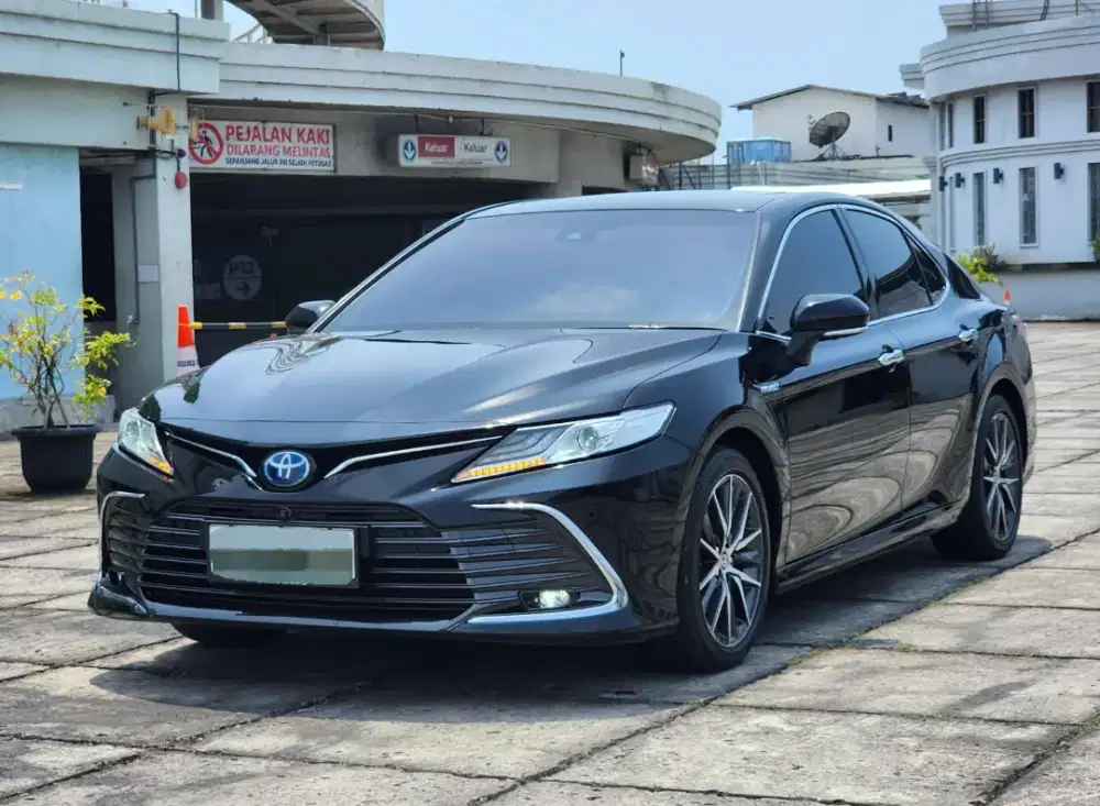 CAMRY V HYBRID AT 2023 KM 10 RIBU