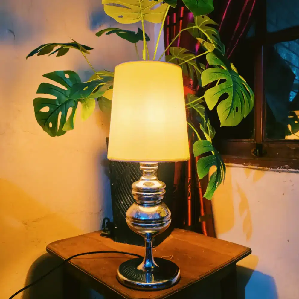 Lampu meja / lampu hias stainless mewah