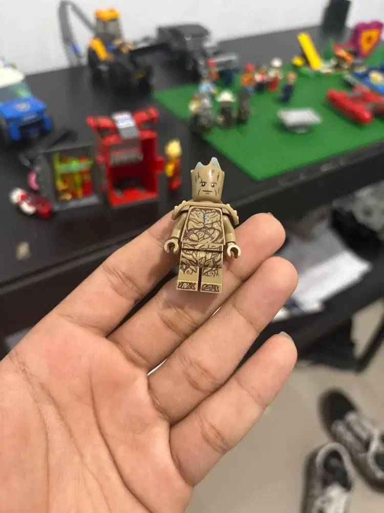 Lego minifigure groot