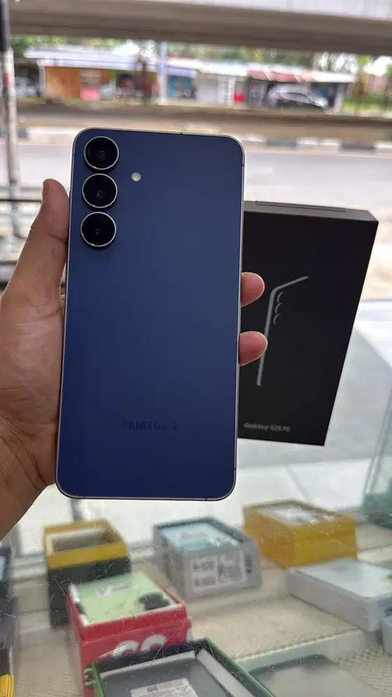 SAMSUNG S25 FE RAM 8+8/256 FULLSET SUPER MULUS BAWAAN LAHIR BERGARANSI